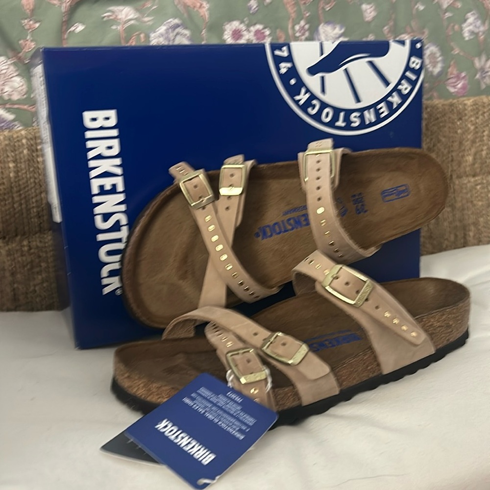 Birkenstock injected rivets sandals